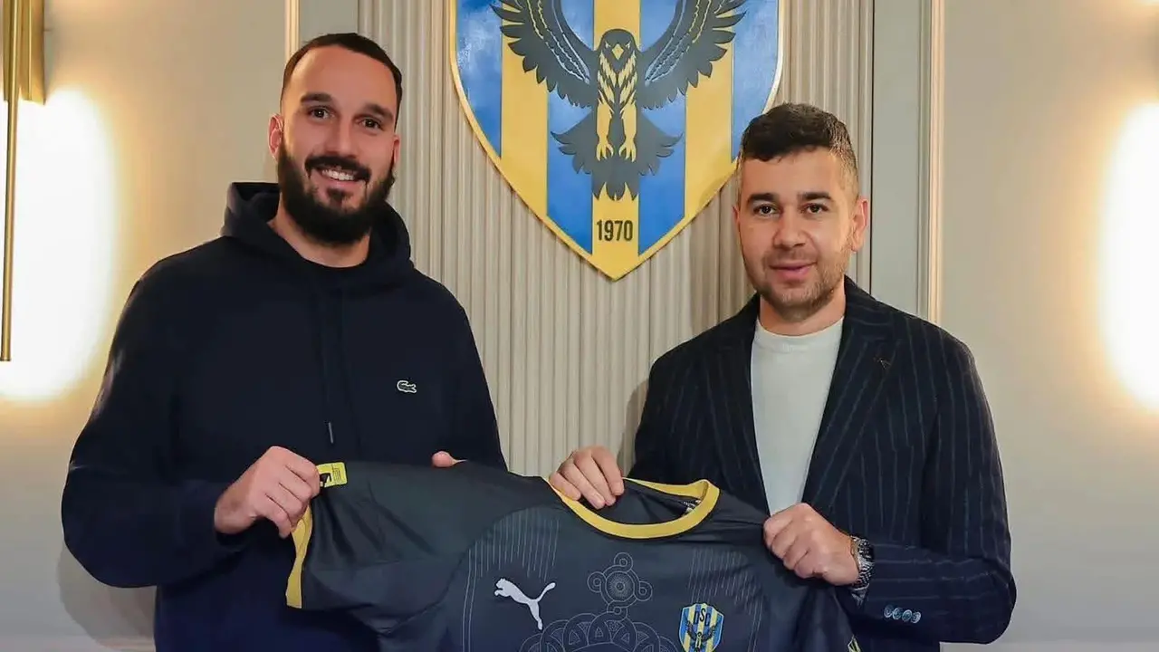 صفقة جزائرية.. ليونارد عقون ينضم لصفوف الطلبة العراقيين لتعزيز قائمة الفريق